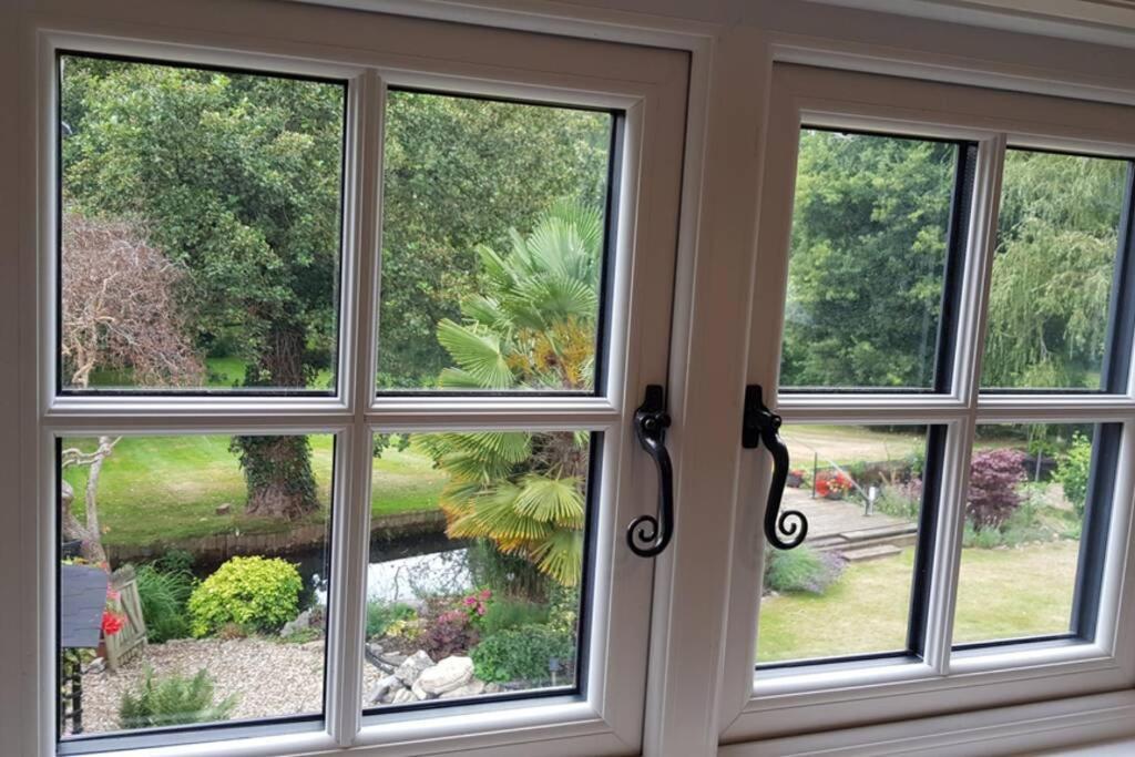Riverside Lodge Pied A Terre Fordingbridge Eksteriør bilde